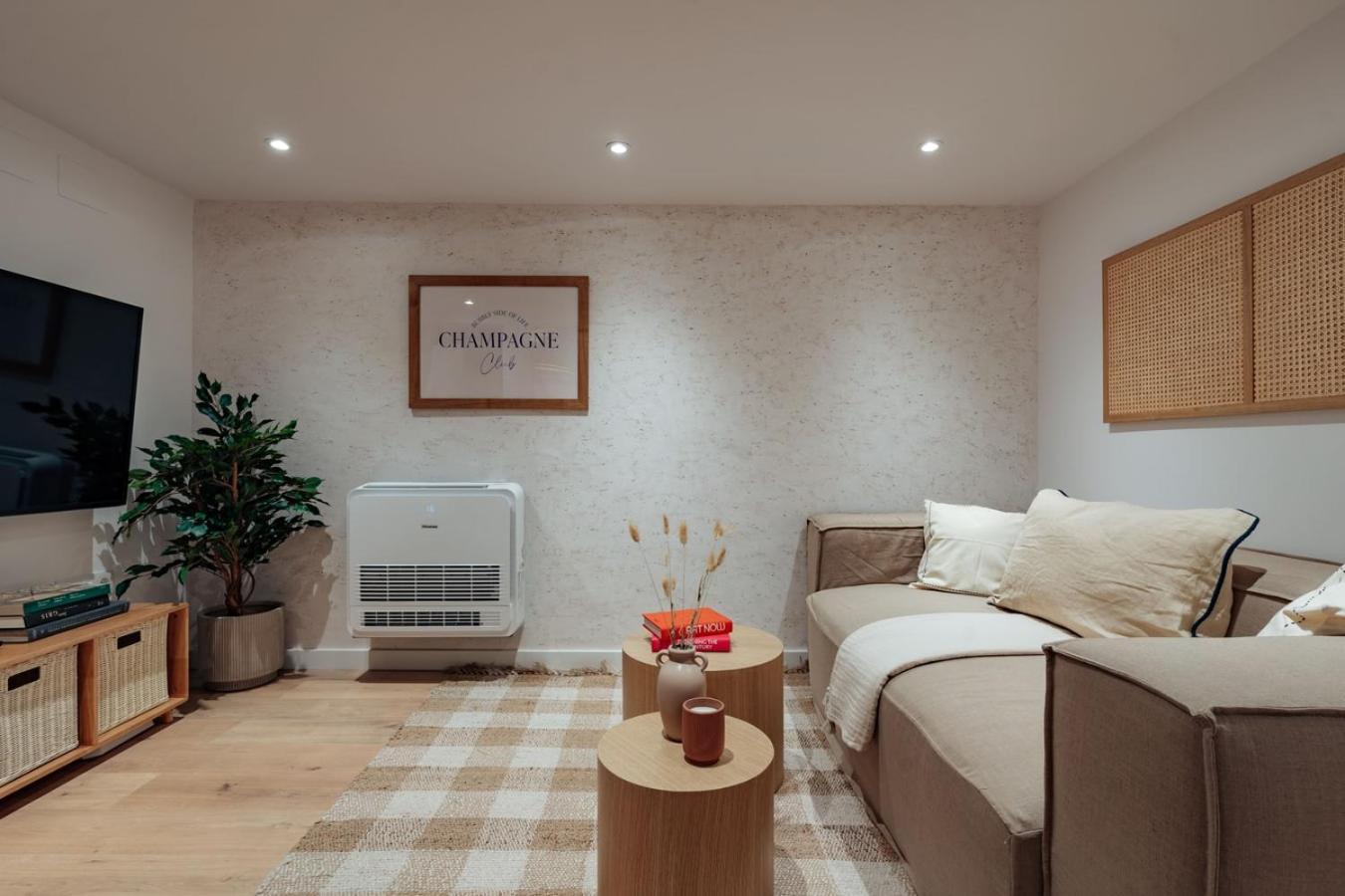 Casa Lennon Apartment Barcelona